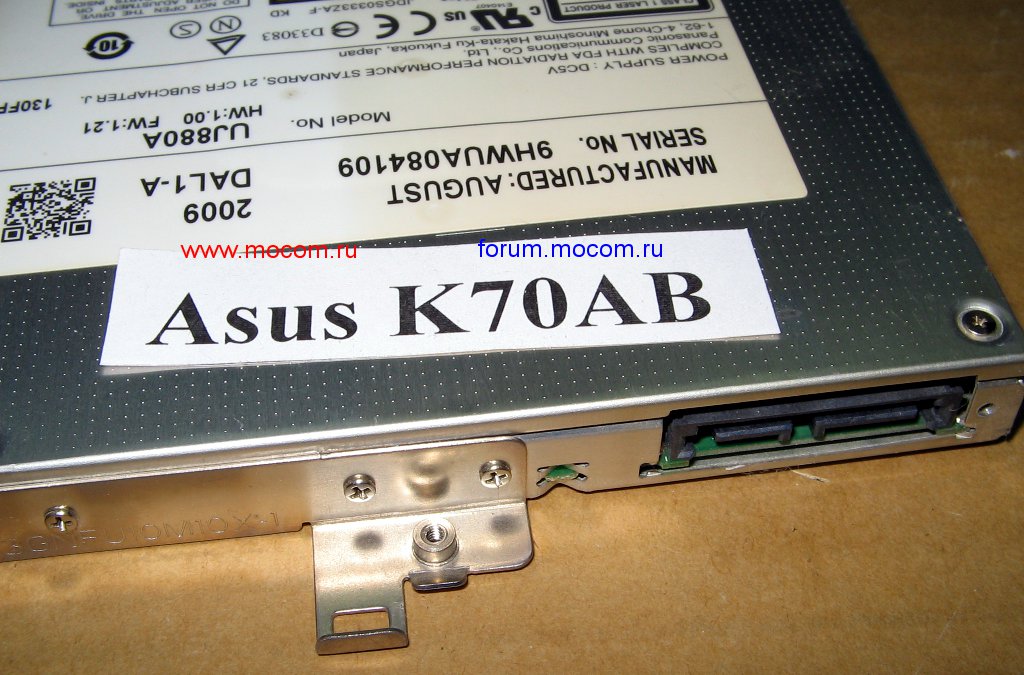  Asus K70AB: DVD-RW UJ880A SATA